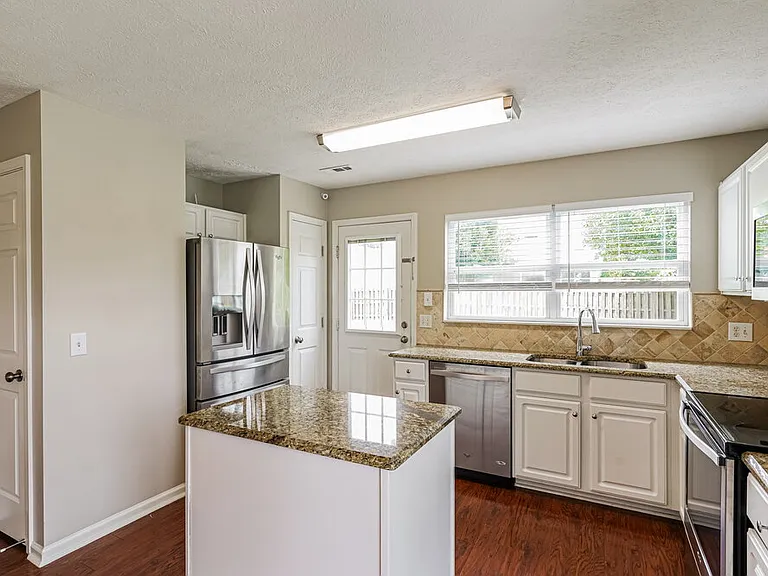 2900 Summer Hollow Ct — Photo 7