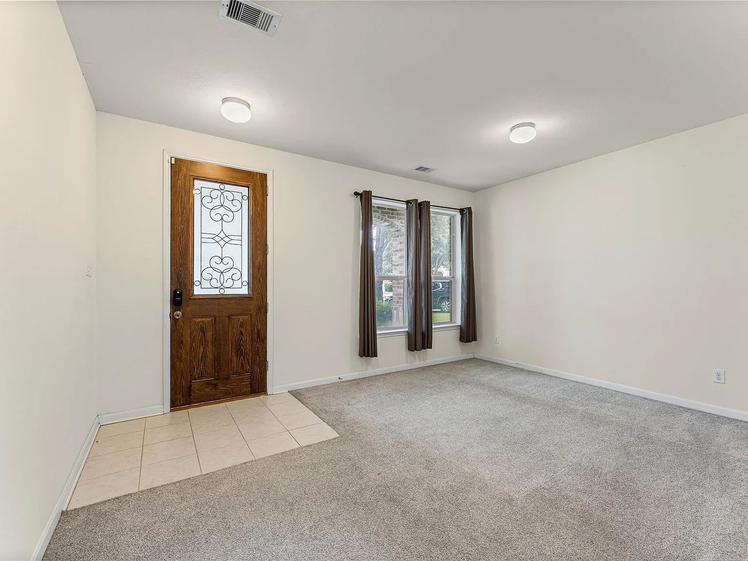 5 bed, 3.0 bath, 3327 sqft, $3,150 — Photo 2
