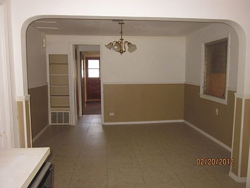 5th image of 1596 Montgomery Ave