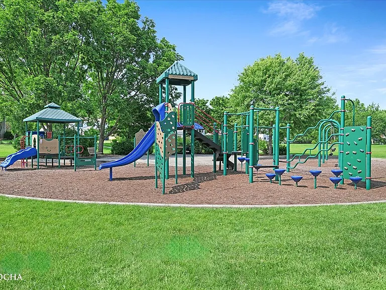 1012 Bainbridge Dr — Photo 46