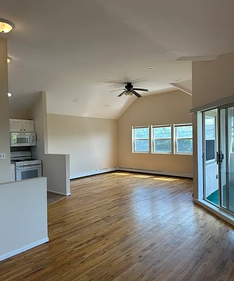457 Monroe Blvd #2 — Photo 8