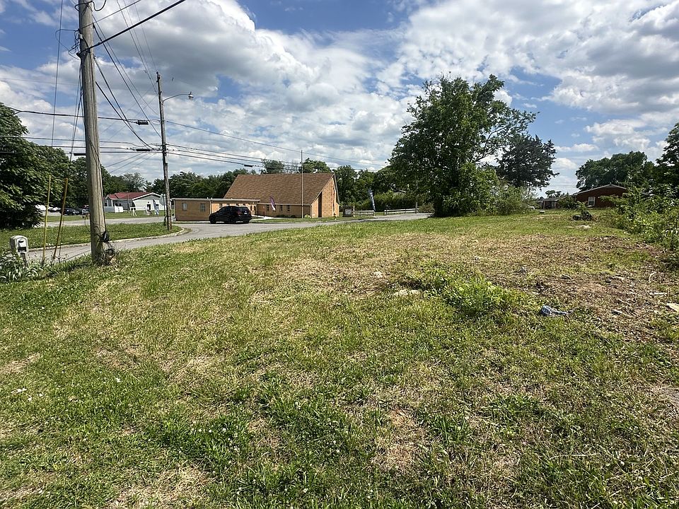 2nd image of 601 Plum Hill Dr