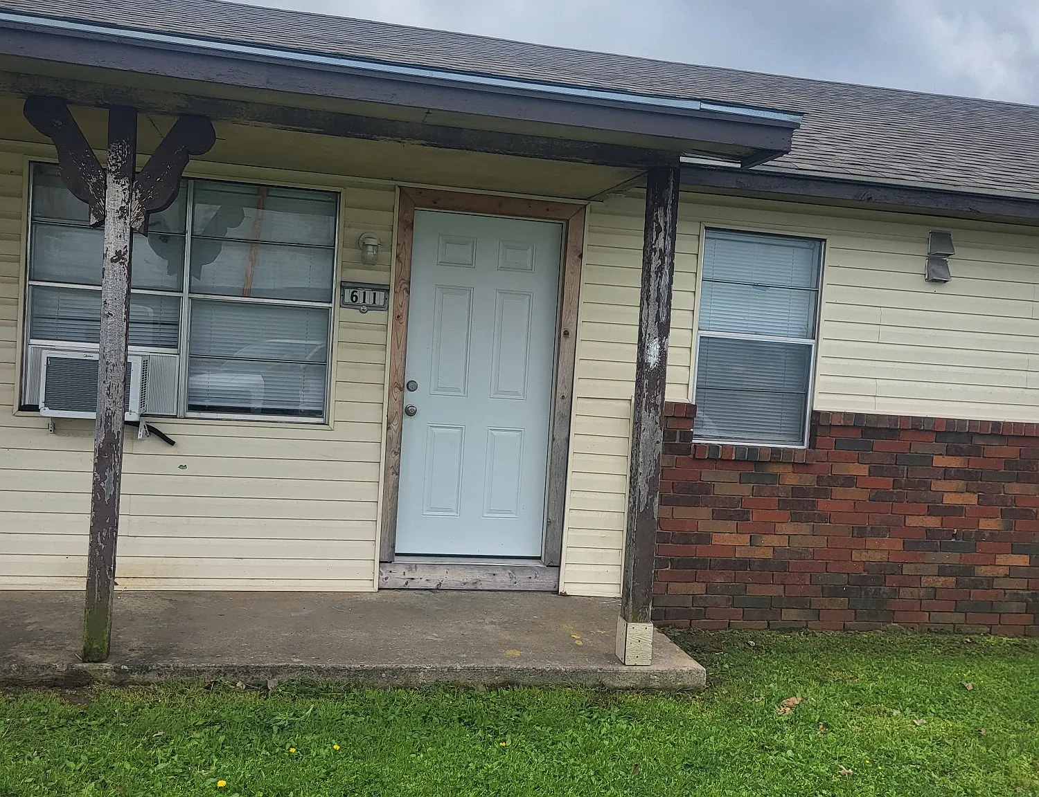 1 bed, 900 sqft, $695 — Photo 1
