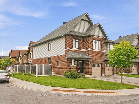 3rd image of 450 Brettonwood Rdg