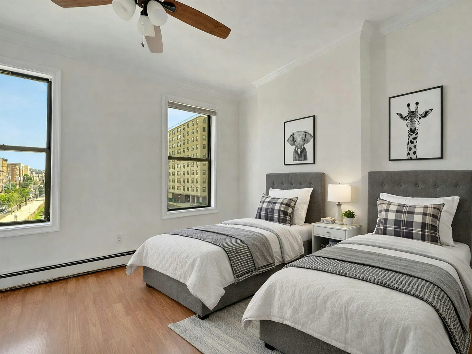 3 bed, 1.0 bath, 1050 sqft, $3,725 — Photo 4
