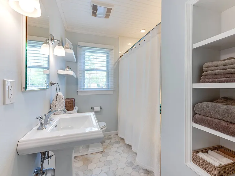 109 Lewis Rd — Photo 14