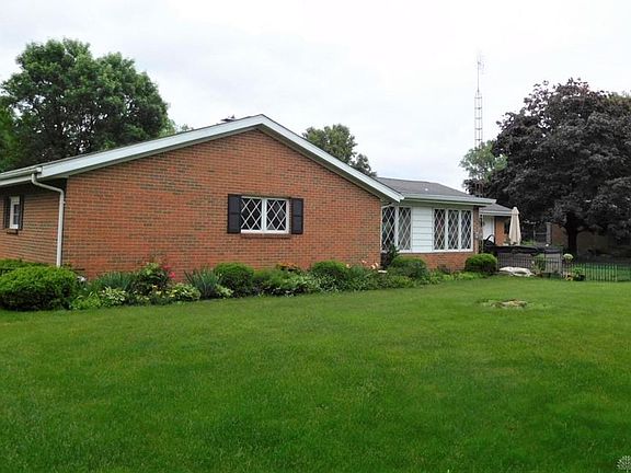 4th image of 1700 Greenbriar Dr