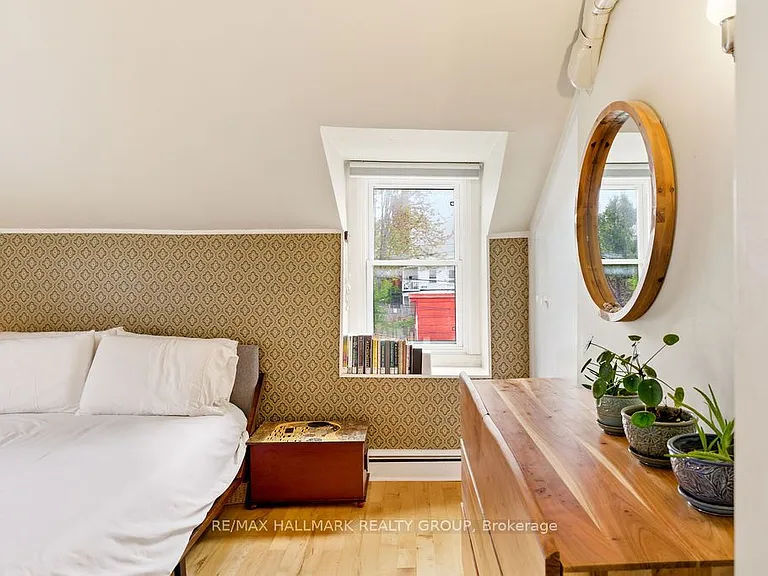 176 King Edward Ave — Photo 23