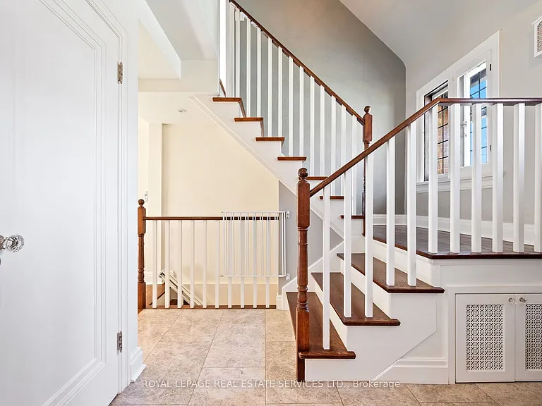60 Thompson Ave — Photo 18