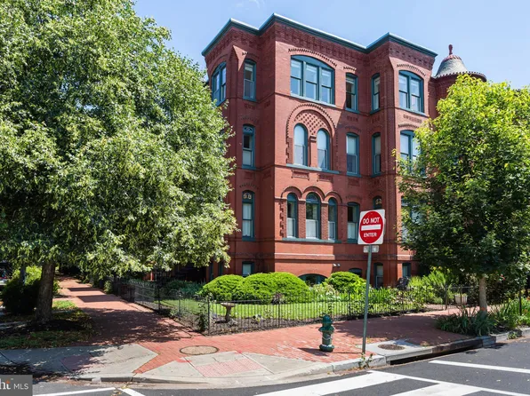 226 5th St SE APT 401, Washington, DC 20003