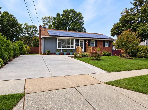 7903 Legation Rd, Hyattsville, MD 20784