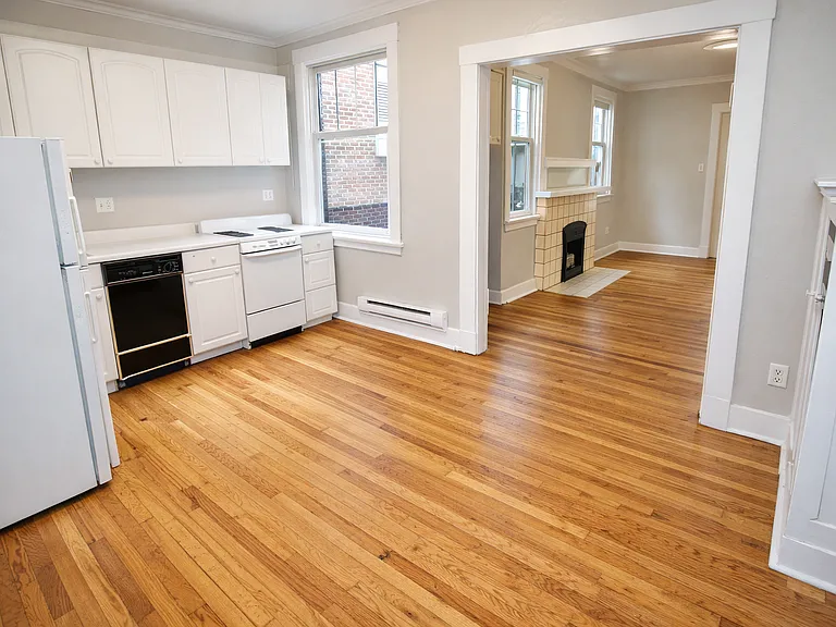 5619 Hobart St — Photo 3