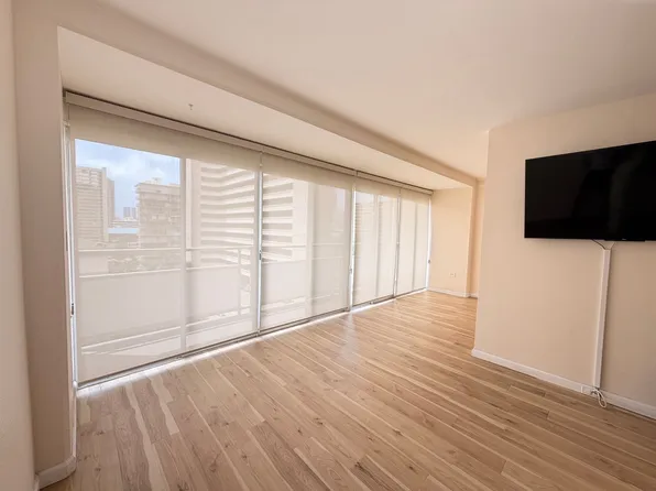 445 Kaiolu St #1006, Honolulu, HI 96825