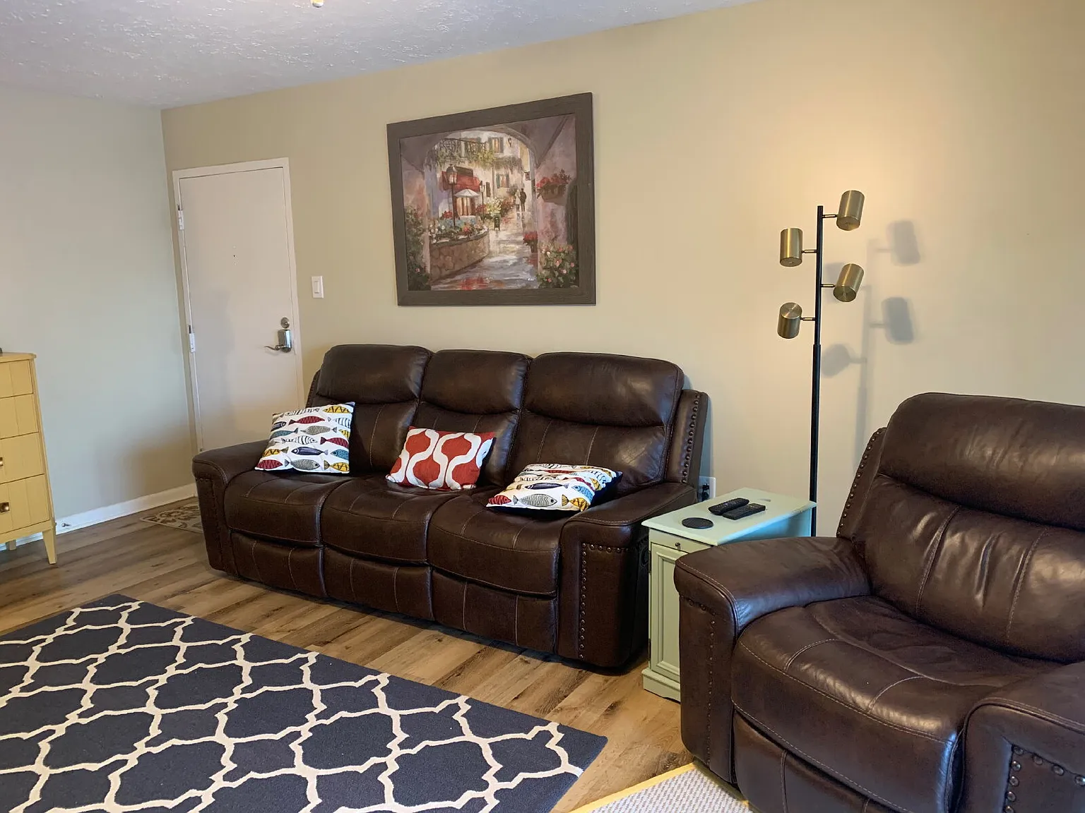 3 bed, 2.0 bath, 1098 sqft, $1,750 — Photo 3