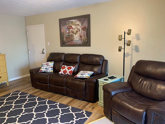 3rd image of 103 E Lockhaven Dr APT G