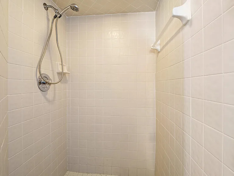 751 Greenwood Manor Cir — Photo 14