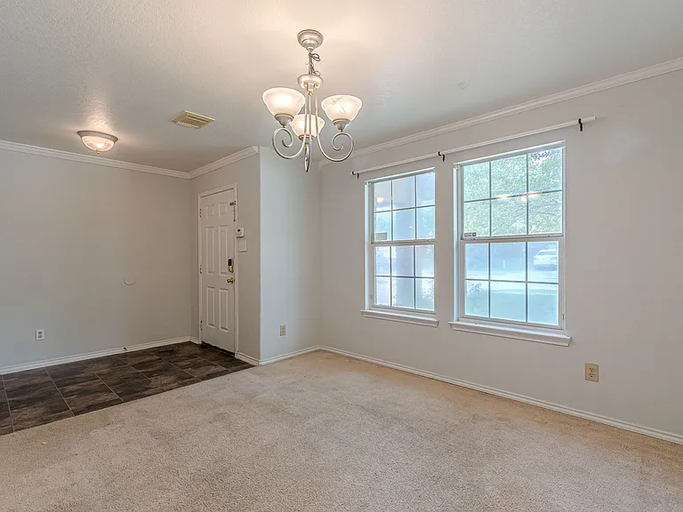 164 Springtree Holw — Photo 6