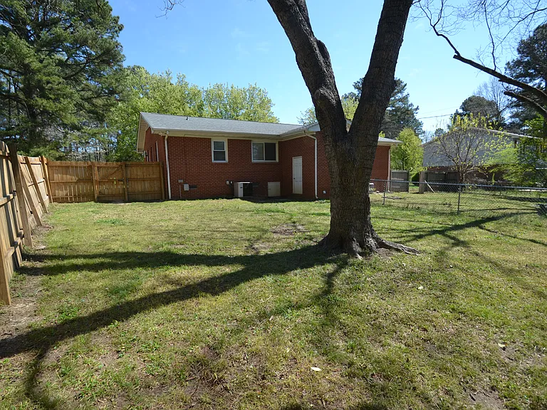 5133 Lundy Dr — Photo 31