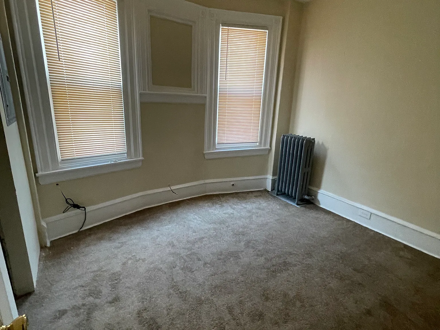 Spacious 2-Bedroom Apartment with Central Air Pet-Friendly and Available Now — Photo 2