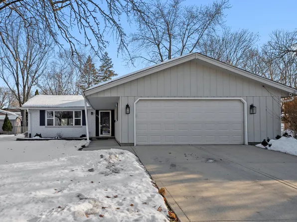 511 S Walnut Ln, Schaumburg, IL 60193