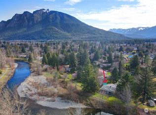 925 Riverside Dr SE, North Bend, WA 98045