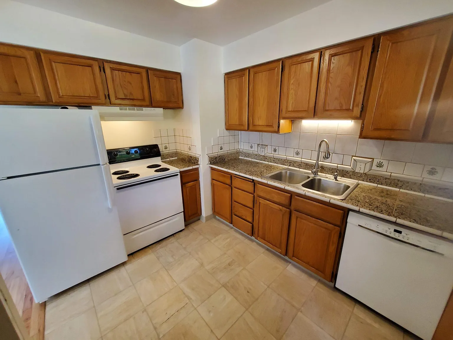 2 bed, 900 sqft, $2,295 — Photo 3