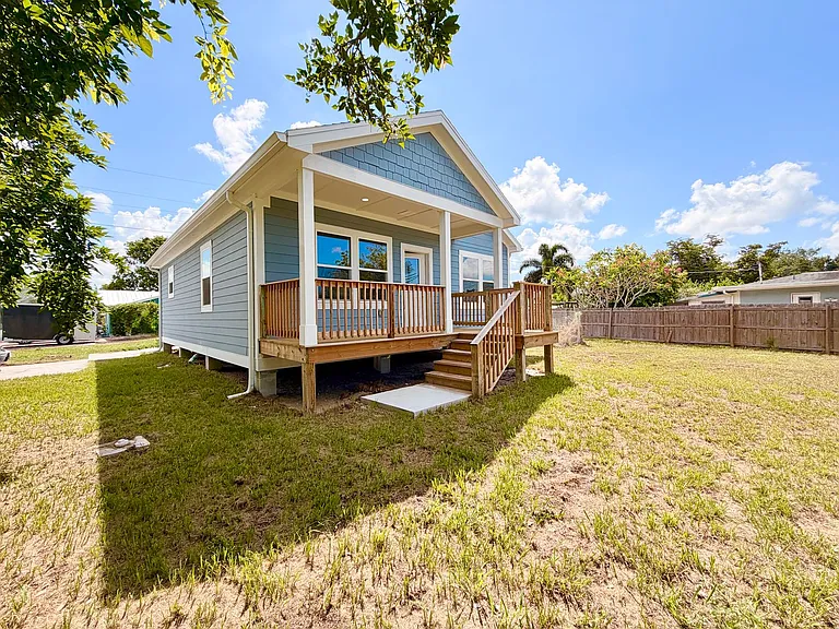 4861 Catalina Dr — Photo 1