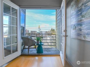 6547 42nd Ave SW APT 201, Seattle, WA 98136