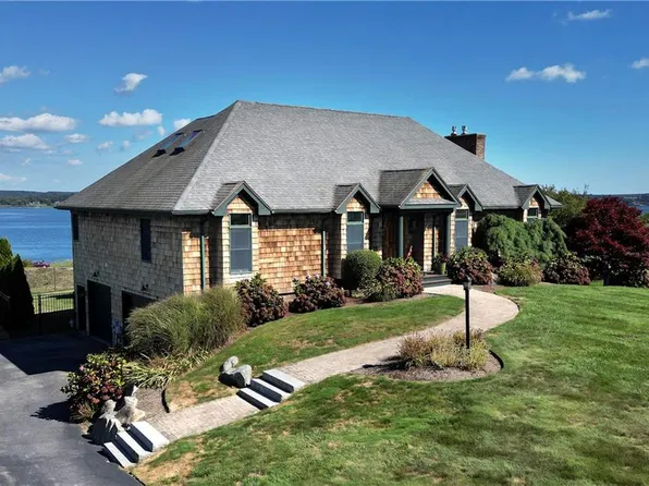 84 E Ter, Portsmouth, RI 02871