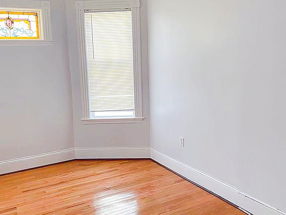 5th image of 25 Woodlawn St