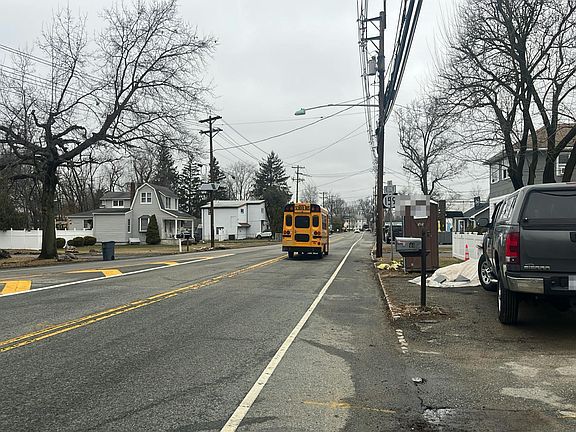 4th image of 42 Clinton Rd