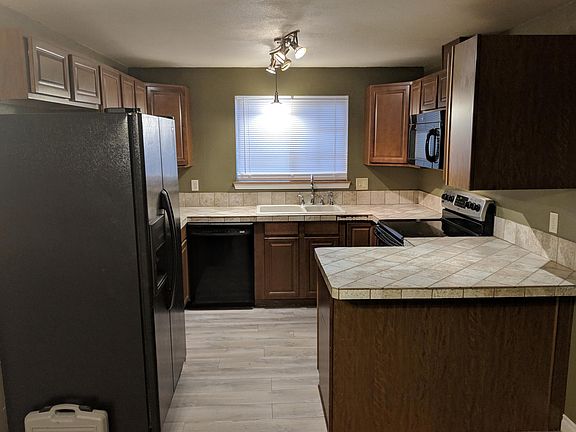 3rd image of 2021 McDougall Ave