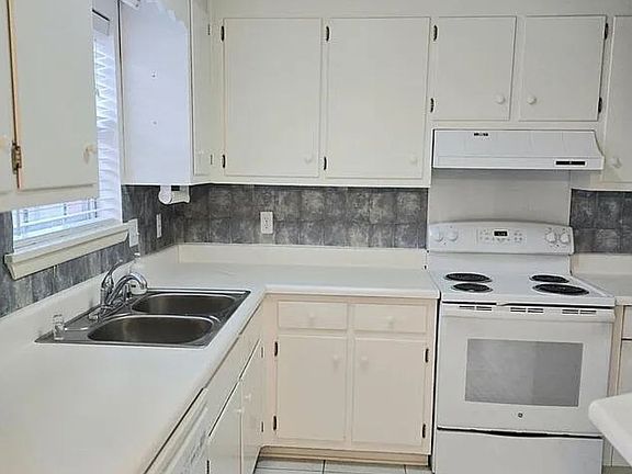 3rd image of 123 22nd St N
