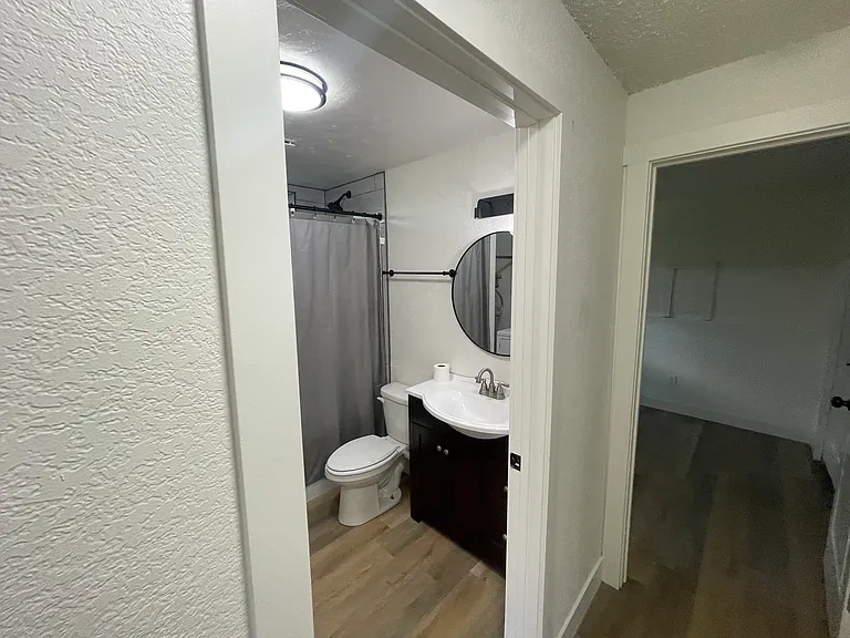 216 Hudson Ave #B — Photo 9