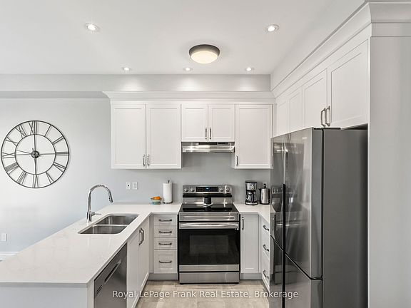 5th image of 12 Coldbrook Dr