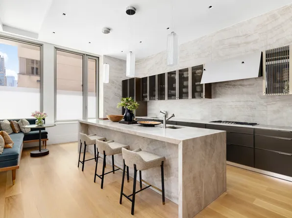 601 Washington Street image 8 of 21