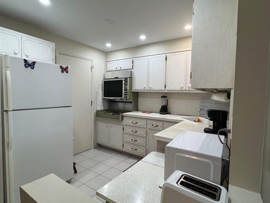 305 N POMPANO BEACH Boulevard #507, photo 3