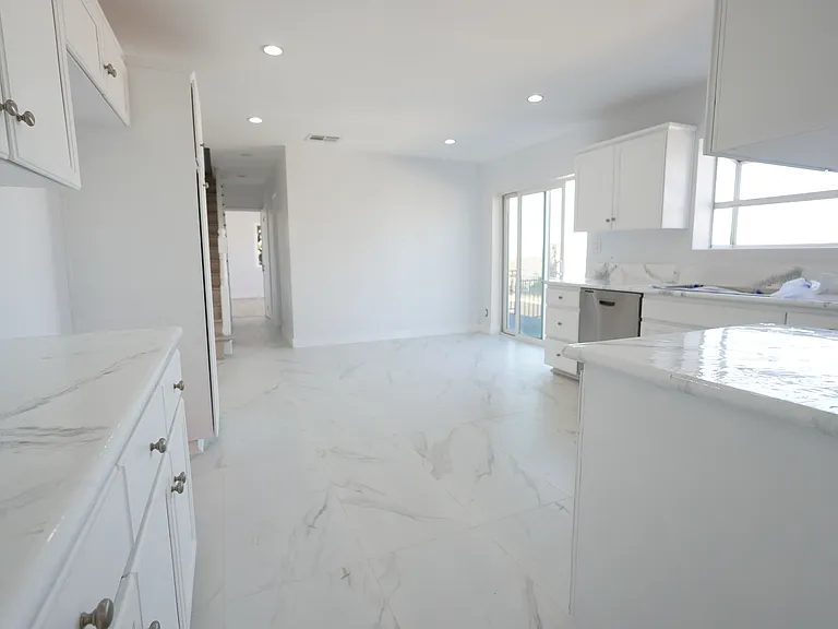 4545 W Columbia Way — Photo 10