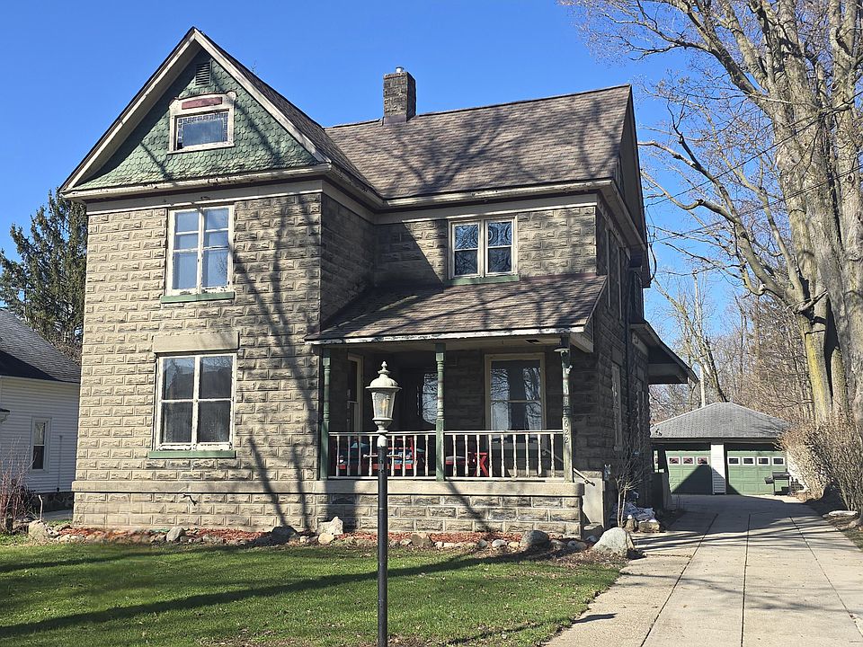 1st image of 622 Maple St