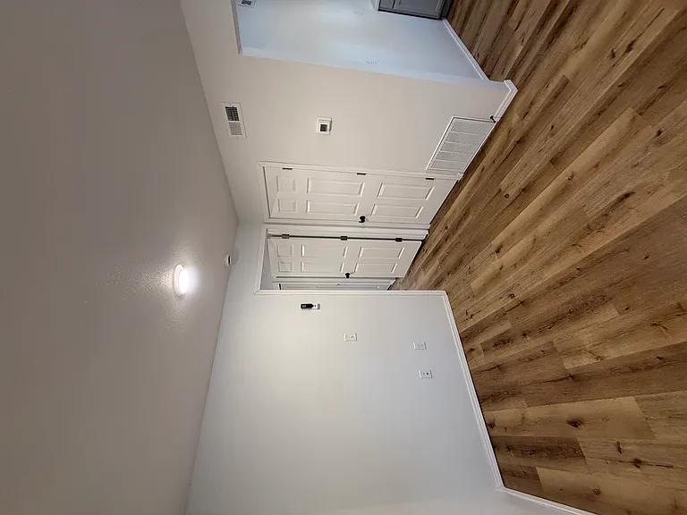323 Seward Ave — Photo 5