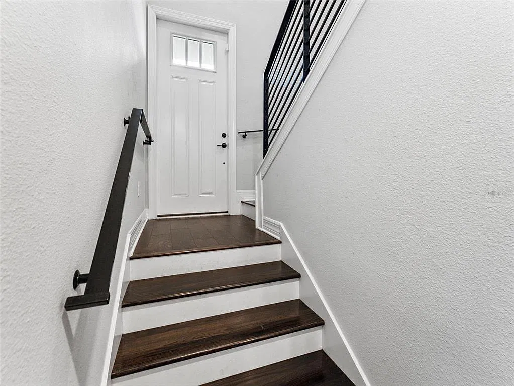 4 bed, 3.5 bath, 2210 sqft, $4,550 — Photo 4