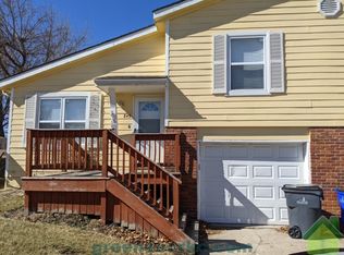 849 S Lindenwood Dr, Olathe, KS 66062