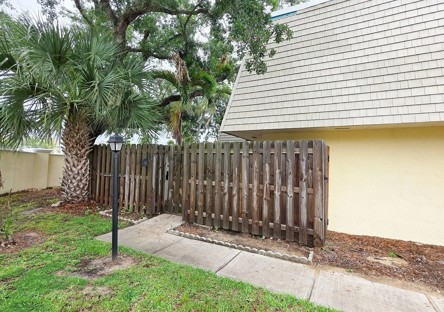 Tropic Villas North 2 bedroom 2 1/2 bath condo — Photo 1