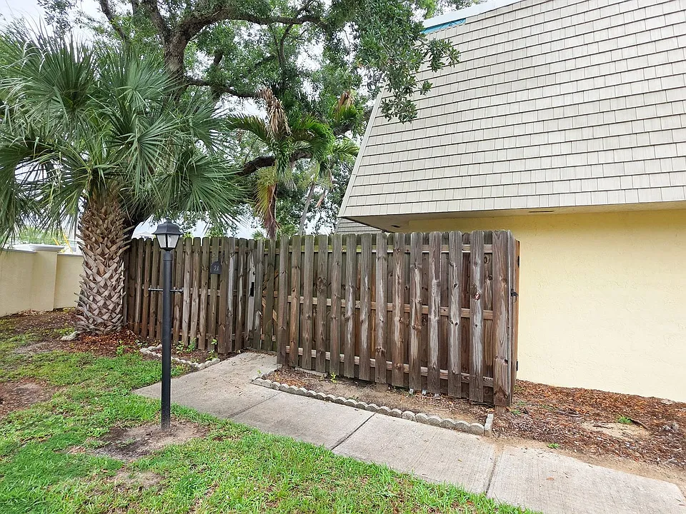 1170 6th Ave #2A