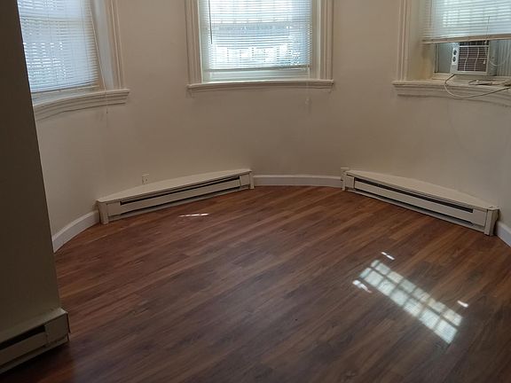 Round Bedroom - close up