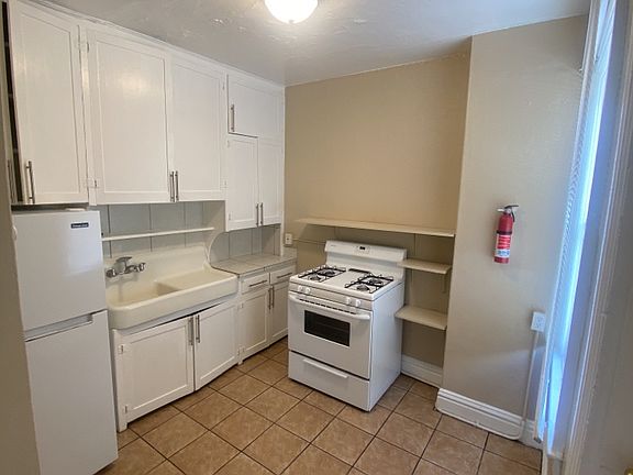 5th image of 208 E Uintah St APT 202