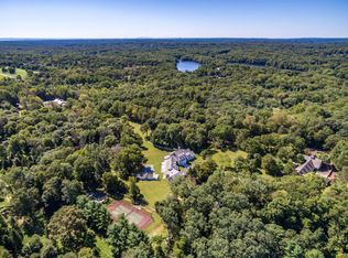 2 Cowdray Park Dr, Greenwich, CT 06831