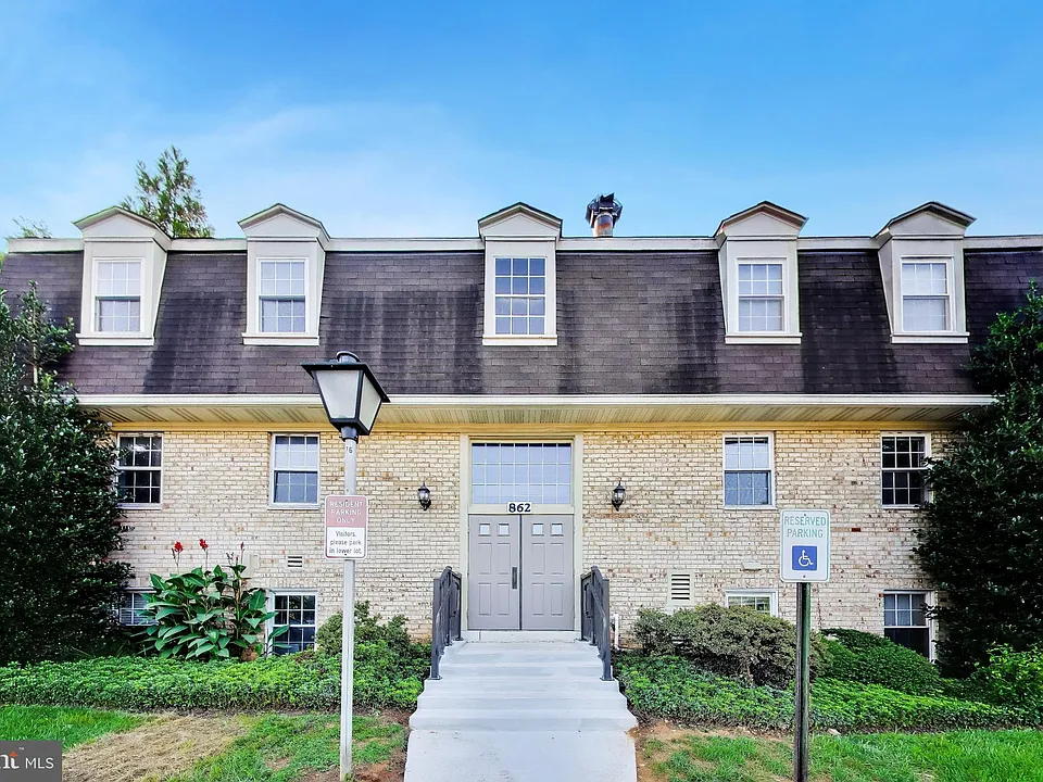 862 College Pkwy #102
