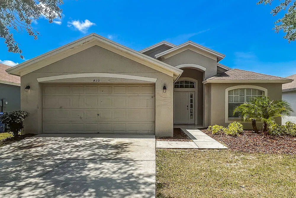 3 bed, 2.0 bath, 1724 sqft, $2,090 — Photo 1