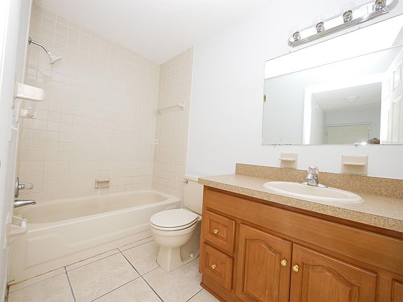 5th image of 3321 SW 34th Avenue Cir APT 5